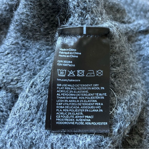 H&M Women’s Gray Knit Sweater Size‎ SMALL - Picture 7 of 7